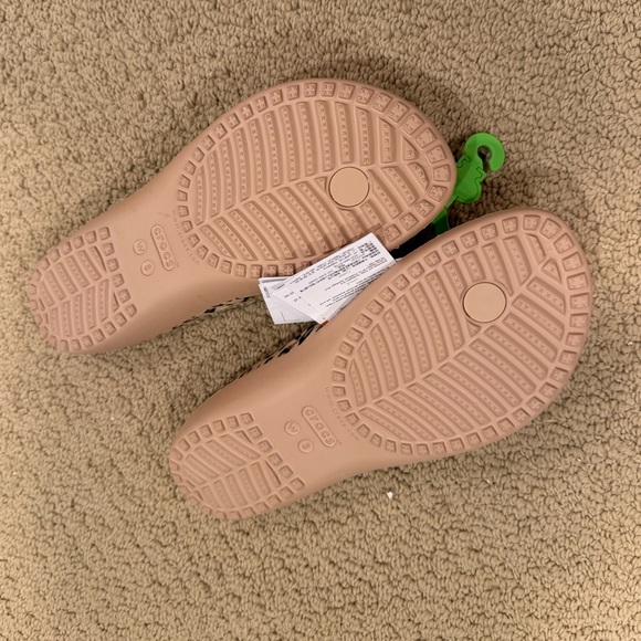 NEW CROCS KADEE II LEOPARD FLIP FLOP SANDALS - Picture 6 of 7